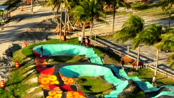 Εναέρια Παιδιά Βίντεο Στο Πάρκο Skate Push Park Miami Beach — Αρχείο Βίντεο