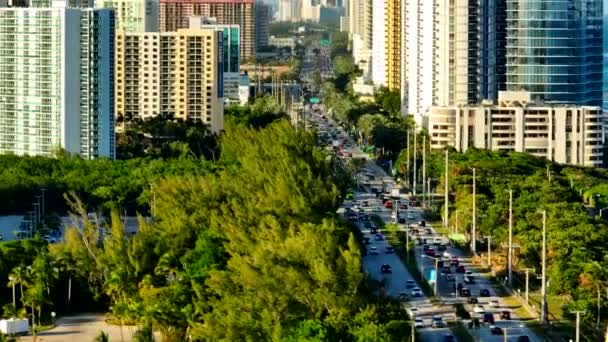 Flyg Övergång Från Trafik Till Höghus Miami Beach Byggnader — Stockvideo