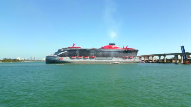 Luchtnadering Cruiseschip Virgin Valiant Lady Port Miami — Stockvideo