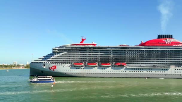 Luchtpanorama Virgin Valiant Lady Cruise Ship Miami Circa 2023 — Stockvideo