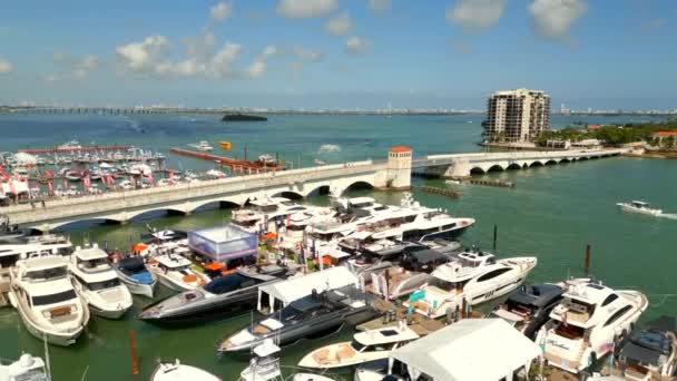 Aerial Flyover Miami Boat Show 24P — Stockvideo