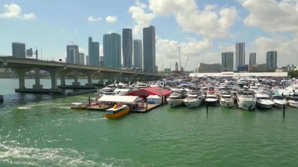 Sunday Miami International Boat Show Aerial Drone Clip — ストック動画