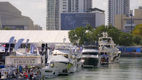 マイアミ国際ボートショー約2023 8Kで撮影 — ストック動画
