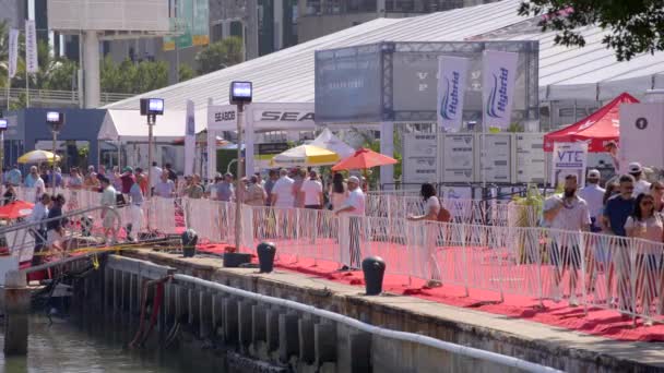 Long Shot People Miami Boat Show February 2023 — Stockvideo