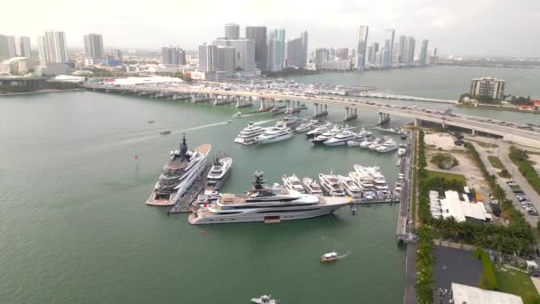 Miami Superyacht Boat Show Aerial Drone Video Circa 2023 — Stockvideo