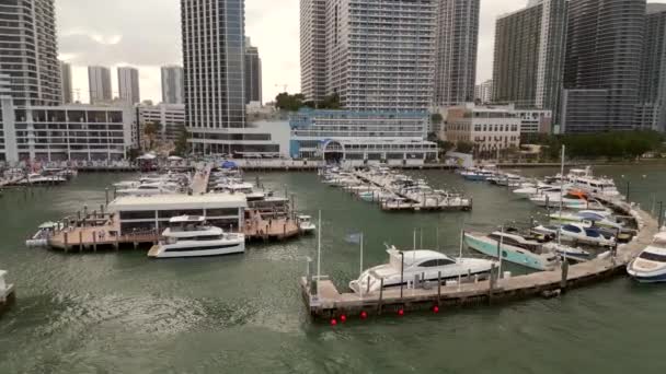 Miami 2023 Boat Show Venetian Marina — Stockvideo