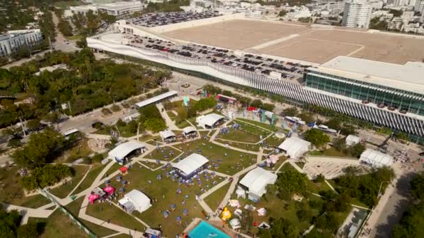 Aerial Pull Out Shot Miami Beach International Boat Show Convention — Vídeo de Stock