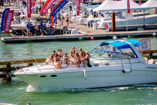 Miami Usa February 2023 Women Yacht Miami International Boat Show — Stock Photo, Image