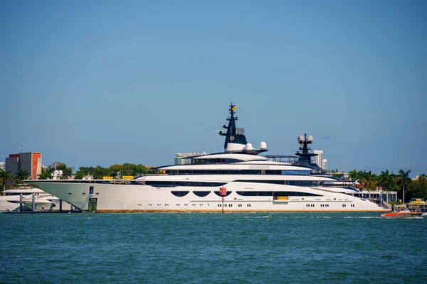 美国佛罗里达州迈阿密 2023年2月19日 拉森Ahpo游艇在迈阿密国际船展上的照片 — 图库照片