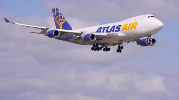 Video Atlasair Aterrizando Mia — Vídeo de stock