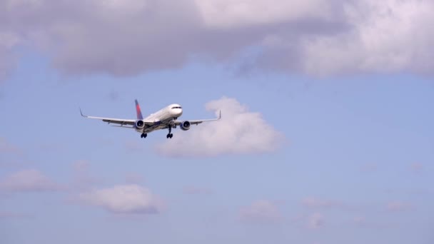 Vidéo Delta Avion Atterrissage Approche Sur Piste — Video