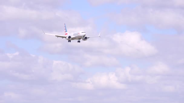 Video Avión American Airlines Con Alas Abiertas Aterrizando Mia — Vídeo de stock