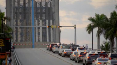 Fort Lauderdale FL ile Las Olas Drawbridge 'in 8k' lik videosu açıldı