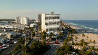 Hilton 'dan Hotel Maren Fort Lauderdale Plaj Antika Koleksiyonu. 4k hava aracı videosu