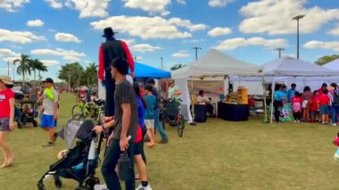 Davie, FL, ABD - 26 Şubat 2023 Davie FL Turuncu Çiçek Festivali