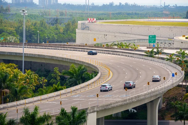 Cars Driving Curvy Highway Road — Stock Photo, Image