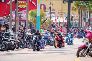 Daytona, FL, ABD - 10 Mart 20223: Daytona Beach FL Bisiklet Haftası Yıllık Motosiklet Tatili