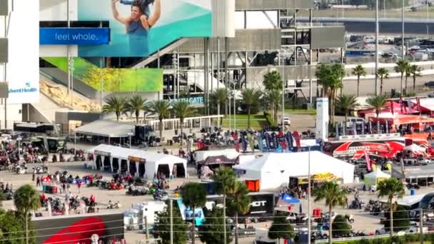 美国佛罗里达州戴托纳市 2023年3月10日 戴托纳国际赛道的戴托纳自行车赛周活动 — 图库视频影像
