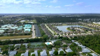 Vero Beach FL mahalleleri. Hava 4k İHA görüntüleri