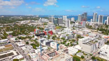 Wynwood ve Biscayne Körfezi 'nin kuzeydoğu manzarası.