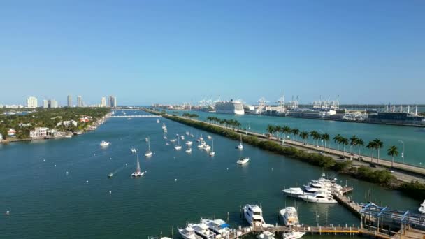 Aerial Miami 2023 Macarthur Causeway Port Inlet Boats — Video Stock