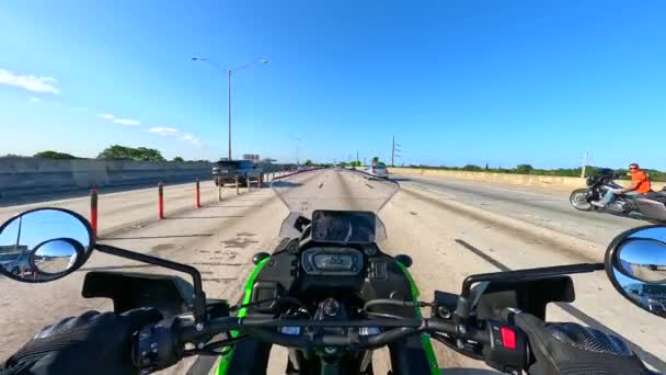 Melewati Harley Davidson Sepeda Motor Jalan Raya — Stok Video