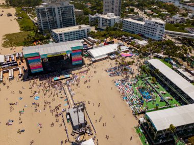 Fort Lauderdale, FL, ABD - 16 Nisan 2023: Fort Lauderdale Beach FL 'de Hava Fotoğrafları Tortuga Müzik Festivali