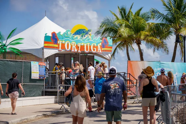 Fort Lauderdale Usa Kwietnia 2023 Turyści Festiwalu Muzycznym Tortuga 2023 — Zdjęcie stockowe