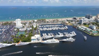 Fort Lauderdale sahilinin insansız hava aracı videosu.