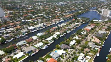 Fort Lauderdale civarındaki deniz üstü evler.
