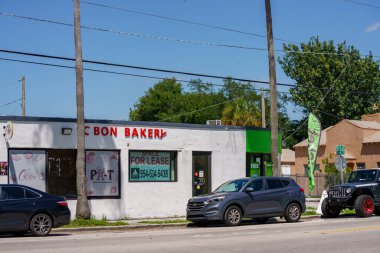 Little Haiti Miami, FL, ABD - 18 Nisan 2023: Little Haiti Miami 'deki İşletmeler