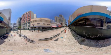 Brickell, FL, ABD - 23 Nisan 2023 eşkenar dörtgen fotoğraf Miami Flagler Sokağı tadilat ve modernizasyon altında