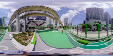 Brickell, FL, ABD - 23 Nisan 2023 eşkenar dörtgen fotoğraf Miami Brickell Underline spor mahkemesi