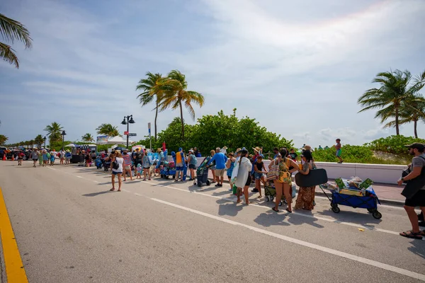 Fort Lauderdale Usa Kwietnia 2023 Turyści Czekający Kolejce Dostęp Fort — Zdjęcie stockowe