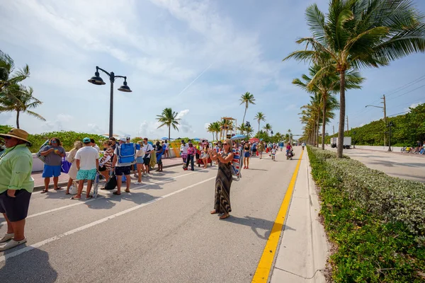 Fort Lauderdale Usa 2023 Április Turisták Sorban Állnak Fort Lauderdale — Stock Fotó