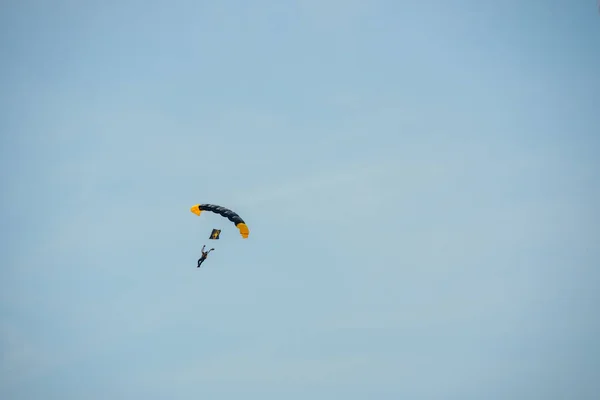 Fort Lauderdale Usa April 2023 Militaire Man Parachutespringen Fort Lauderdale — Stockfoto