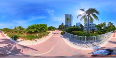 Miami Beach Atlantic Way Boardwalk 'ta 360 eşkenar dörtgen video