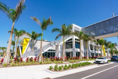 Aventuras, FL, ABD - 2 Mayıs 2023: Yeni Brightline yüksek hızlı tren istasyonunun fotoğrafı