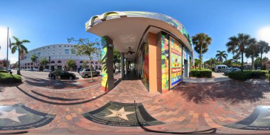 Miami, FL, ABD - 9 Mayıs 2023 eşkenar dörtgen fotoğraf Calle Ocho Küba sanat galerileri ve restoranlarıyla Küçük Havana olarak bilinir.