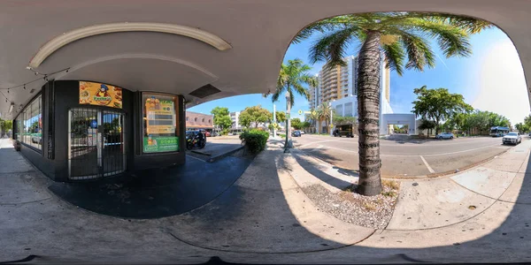 美国佛罗里达州迈阿密 2023年5月9日 360等长方形的卡莱尔 奥乔因其古巴艺术画廊和餐馆而得名 小哈瓦那 — 图库照片