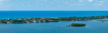 Palm Beach, FL, ABD - 11 Mayıs 2023: Hava fotoğrafı Mar A Lago eski Başkan Donald Trump 'a ait