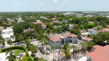 Palm Beach FL ABD 'deki havadan alçak uçuş lüks evleri.