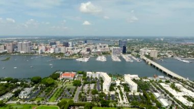 Palm Beach 'in aşağısında 2023 dolaylarında çekilmiş bir video.