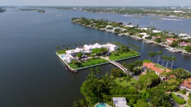 İHA video turu. Palm Beach 'teki Tarpon Adası 10 lüks konağı.
