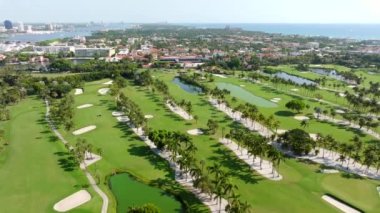 Hava aracı videosu The Everglades Club Palm Beach FL USA
