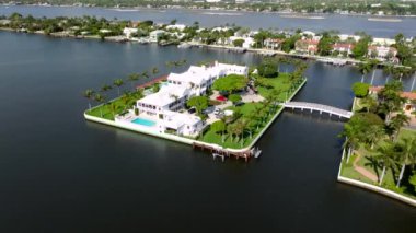 10 Tarpon Adası 'nın klibi Palm Beach Florida' daki en lüks evlerden biri.