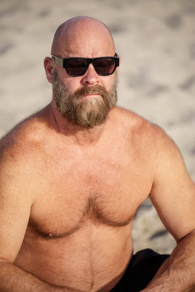 Handsome Man Sunglasses Shirtless Beach — Stock Photo, Image