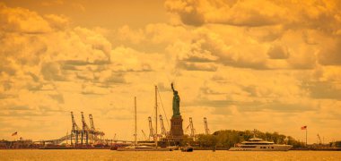 Yangınlardan kaynaklanan turuncu sis yüzünden distopyan NYC