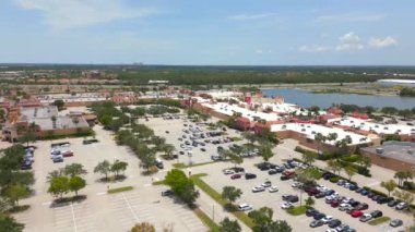 Drone video Miromar Prizleri Tirbuşon Rd, Estero, FL