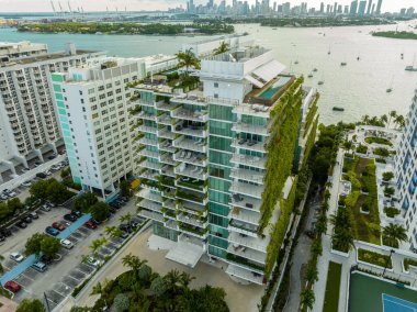 Miami Beach, FL, ABD - 10 Haziran 2023: Monad Terrace Miami Beach 'in insansız hava aracı fotoğrafı